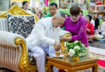 บรรยากาศงานทอดกฐินสามัคคี เพื่อหารายได้สมทบทุนสร้างอุโบสถ สร้างลานบุญพุทธบูชา หน้าหลวงพ่อองค์ใหญ่