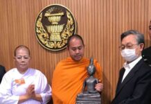 สมาพันธ์นักข่าวฯ มอบ พระพุทธวรศรีวิชัย แด่ ประธาน “ชวน”