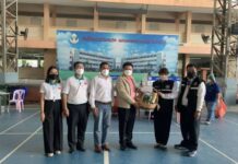 สมาคมสมาพันธ์นักข่าว ร่วมกับ สมาคมศิลปินแห่งประเทศไทย นำเจ้าหน้าที่พร้อมชุดตรวจATKจากบริษัททีเอ็นเอชสหคลีนิค มอบให้โรงเรียนมหรรณพาราม