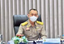 (คลิป) “รัฐมนตรีเฉลิมชัย” มอบ”อลงกรณ์” นำทีมฟรุ้ทบอร์ดลงใต้เร่งขับเคลื่อน 18 มาตรการ