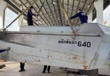 กองทัพเรือจัดส่งเรือผลักดันน้ำ 20 ลำลงพื้นที่อำเภอแกลง จ.ระยอง ในการเร่งระบายน้ำ