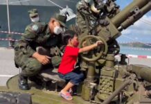 (คลิป) สุดยิ่งใหญ่ คลื่นเด็กนับหมื่นแห่ชมแสนยานุภาพเรือหลวงกองทัพเรือ เนื่องในวันเด็กแห่งชาติ