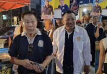 (คลิป) เสรีพิศุทธ์ เดินขอคะแนนชาวศรีราชา ชูอดีตเคยปราบผู้มีอิทธิพลในจังหวัดชลบุรีมาแล้ว