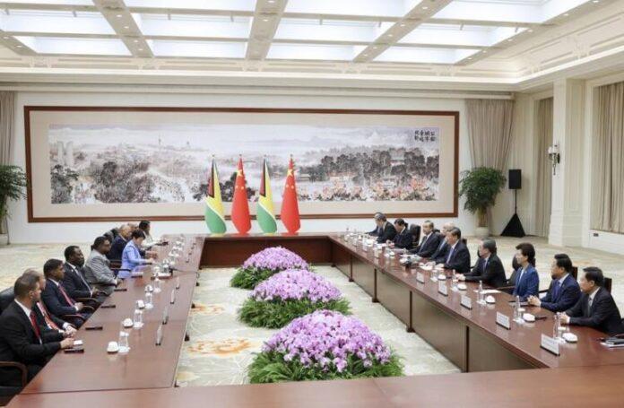 (Chengdu Universiade) CHINA-SICHUAN-CHENGDU-XI JINPING-GUYANESE PRESIDENT-MEETING (CN)