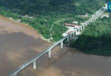 (คลิป) เจ้าหน้าที่ซ่อมบำรุงตรวจสอบสะพานรถไฟจีน-ลาวเพื่อความปลอดภัยของผู้โดยสาร