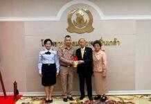 รองจุ๋มนำบิดามารดาบริจาค ร.พ.สมเด็จพระปิ่นเกล้า