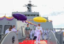 ผว.ชลบุรี รับเสด็จ พระนางเจ้า ฯ พระบรมราชินี ทรงประกอบพิธีเจิมเรือหลวงช้าง ณ ท่าเรือจุกเสม็ด สัตหับ