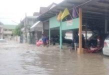 ศรีราชาอ่วม! ฝนกระหน่ำลงมาอย่างหนัก ทำให้น้ำท่วมหลายจุด การสัญจรไปมาลำบาก