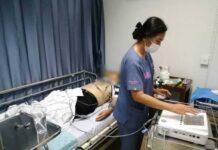 จิตอาสาสำนักงานเลขานุการกองทัพเรือช่วยคนป่วย