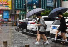‘ไต้ฝุ่นพระพิรุณ’ ขึ้นเกาะไหหลำ ฝนตกหนัก-ลมกระโชกแรง