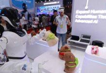 (คลิป) ผู้พัฒนาหุ่นยนต์ร่วมจัดแสดงหุ่นยนต์ดูแลผู้สูงอายุในงาน World Robot Conference 2024
