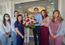 อดีตที่ปรึกษา รมว.มหาดไทยร่วมแสดงความยินดีกับ เดอะ ไรลีย์ คลินิก ในโอกาสทำบุญเปิดร้านใหม่