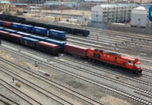 (คลิป) ด่านเอ้อร์เหลียนเฮ่าเท่อต้อนรับรถไฟขนส่งสินค้าจีน-ยุโรปขบวนที่ 1,000 ของปีนี้