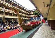 กรมการขนส่งทหารเรือจัดเรือสุพรรณหงส์จำลองพร้อมกำลังพลฝีพาย เพื่อสนับสนุนโรงเรียนสตรีวัดระฆัง