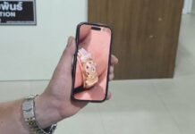 อดีตตำรวจรัสเซียวัยเกษียณ น้ำตาซึม! ขอบคุณตำรวจพัทยาจับกุมสาวสองขี้ขโมย คืนทรัพย์สินสุดล้ำค่า – สร้อยมรดกแม่-แหวนชิ้นเดียวในโลก มูลค่าเกลือบหนึ่งล้านบาท