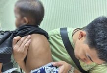 ปกครอง–ตำรวจช่วยเด็กชายวัย 2 ขวบ ถูกแม่ขังในห้อง-พบร่องรอยถูกทำร้าย แม่อ้างเลี้ยงไม่ไหวยกให้บ้านพักเด็ก