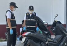 คืบหน้าคดีฆ่าหั่นศพรัสเซีย! พฐ. ลุยตรวจ 2 รถจยย. พบคราบเลือดใต้เบาะ เชื่อใช้ลำเลียงศพทิ้งป่า ขณะที่สองนักฆ่าสุดเหี้ยม กินข้าวได้ นอนหลับปกติ ยังไร้ญาติยื่นประกัน