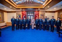 ผู้บัญชาการทหารเรือ ต้อนรับ นายกสมาคม นายทหารนอกประจำการ และคณะ