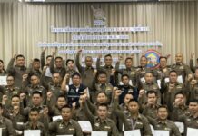 “รองจ๋อ” ปลุกพลังครูตำรวจ D.A.R.E. สกัดยาเสพติดถึงห้องเรียน ย้ำ “1 คนต้องสร้างอีก 50 คน” ทำด้วยใจ ยาเสพติดต้องลด!