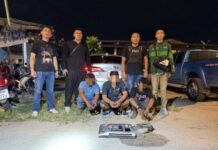 สืบบางละมุงวางแผน รวบ 3 หนุ่ม หวังนำปืนเถื่อน มาซ่อม กลางดึก สุดท้ายถูกรวบ พร้อมของกลางอาวุธปืน 2 กระบอก พร้อมกระสุนรวม 22 นัด
