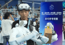 (คลิป) หุ่นยนต์แข่งแกะกล่องพัสดุใน World Humanoid Robot Games โชว์ทักษะควบคุมมืออย่างแม่นยำ
