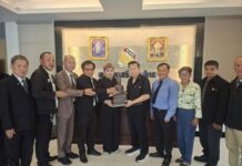 สมาคมสมาพันธ์นักข่าว (ประเทศไทย) เข้าพบ “พล.ต.อ.เสรีพิศุทธ์” มอบพระพุทธรูปปางปราบมาร เสริมสิริมงคล พร้อมแลกเปลี่ยนมุมมองสถานการณ์บ้านเมือง