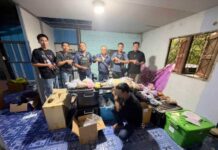 ตำรวจสืบสวน สภ.บางละมุง ไล่ล่ารถต้องสงสัย ขยายผลรวบหนุ่มเมียนมา ตั้งฐานผลิตยาเสพติด